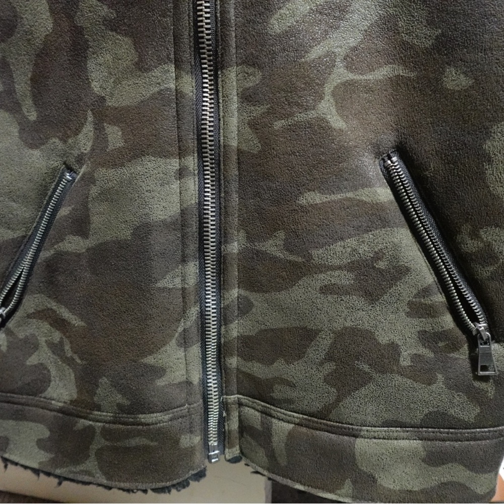 Men Camo Jacket - Picture 4 of 5